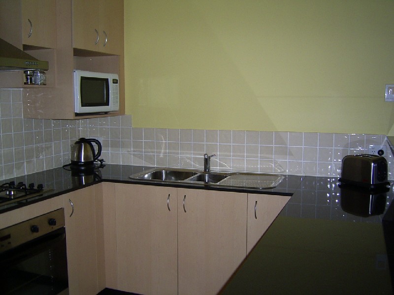 BAY SIDE LIVING AT AN AFFORDABLE PRICE Picture 3