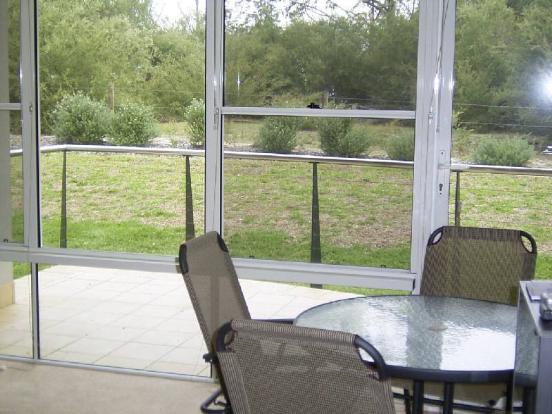 BAY SIDE LIVING AT AN AFFORDABLE PRICE Picture 1