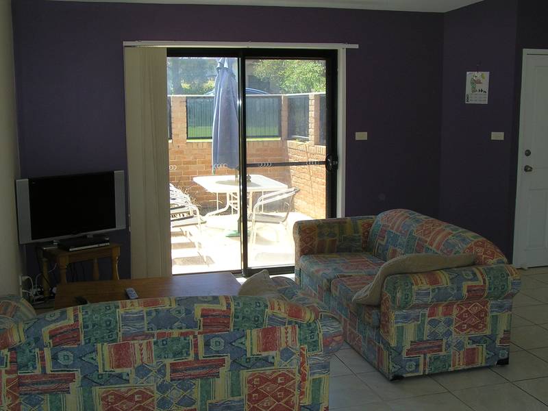 LOW MAINTENANCE LIVING AT ITS BEST Picture 2