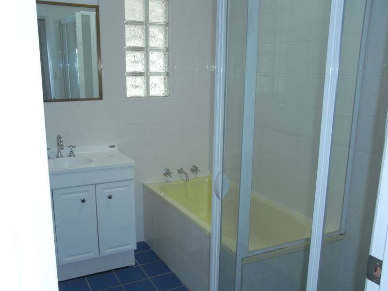 Lovely and modern Picture 3