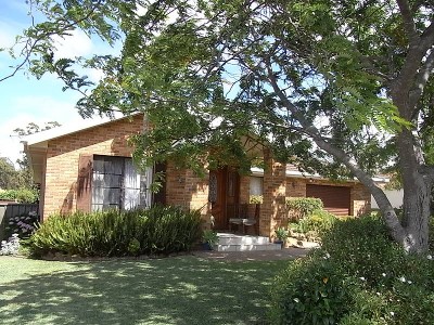 STYLISH FAMILY HOME Picture