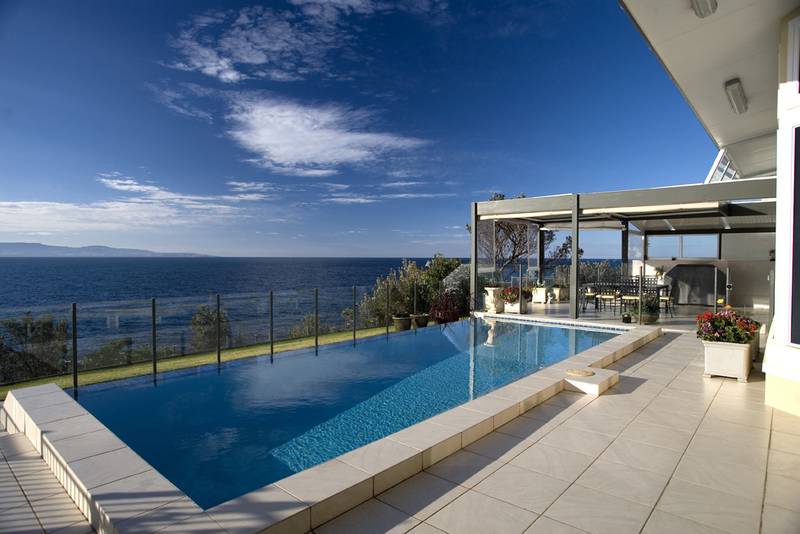 ABSOLUTE WATERFRONT Picture 1