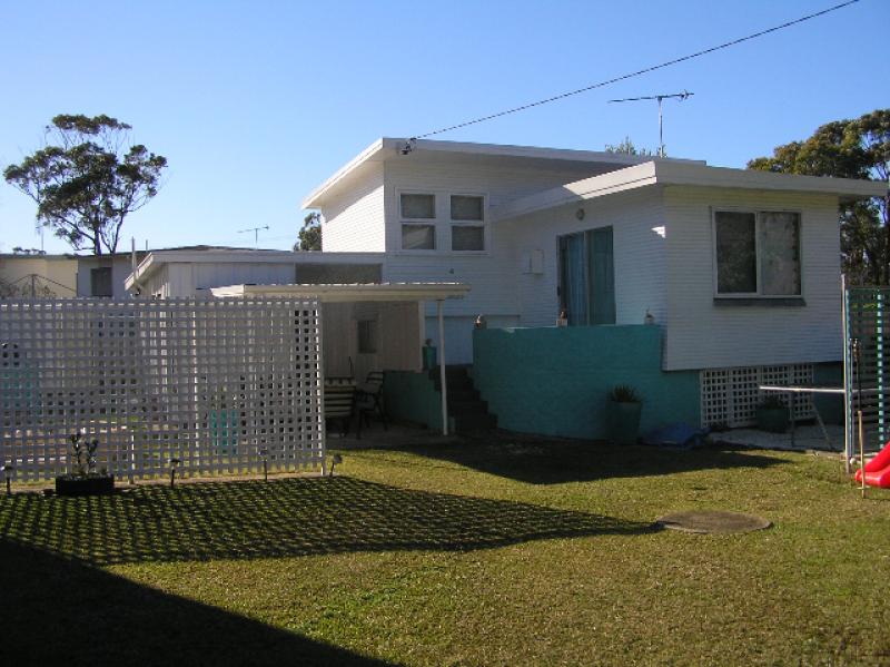 Fully furnished by the Bay Picture 2