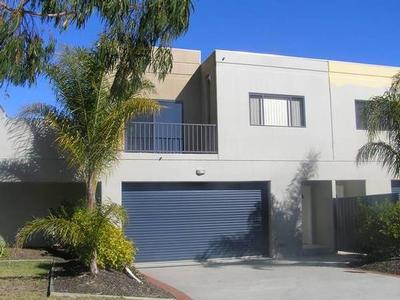 MODERN APARTMENT BUILT ON A GRAND SCALE Picture