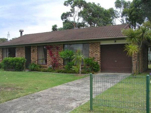 FABULOUS LOCATION
JUST 200 METRES FROM THE BEACH Picture 1