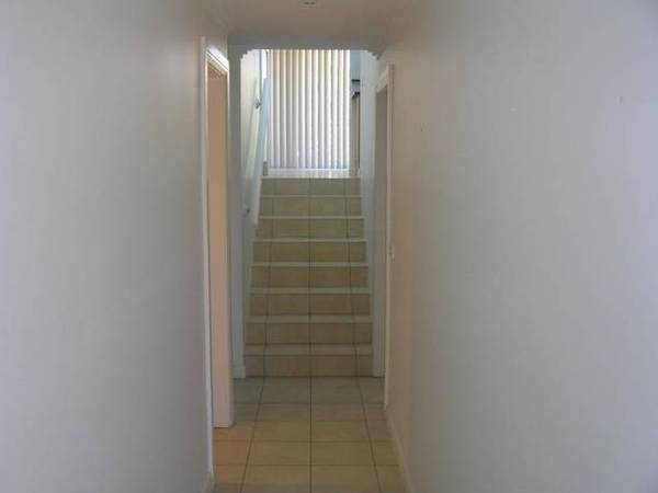 STUNNING TOWN HOUSE ON THE BEACH FRONT RESERVE Picture 3