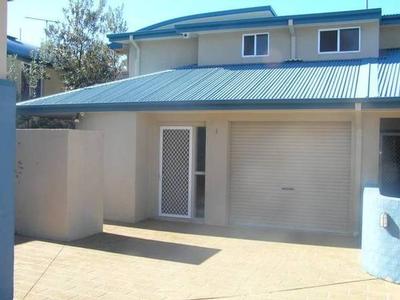 STUNNING TOWN HOUSE ON THE BEACH FRONT RESERVE Picture