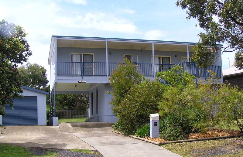 FIVE BEDROOMS PLUS A RUMPUS ROOM Picture 1