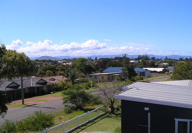 FIVE BEDROOMS PLUS A RUMPUS ROOM Picture 3