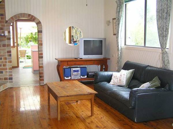 OPPOSITE THE BEACH Picture 3