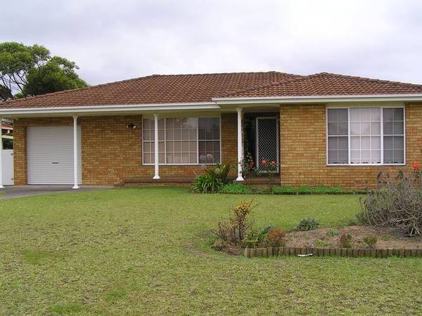 JUST A STROLL TO THE BEACH Picture 1