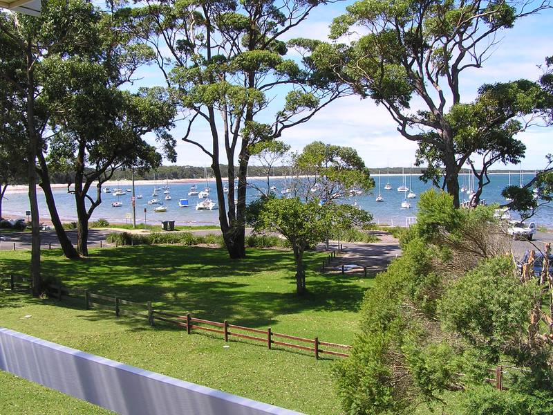 STUNNING BEACHFRONT LOCATION Picture 2