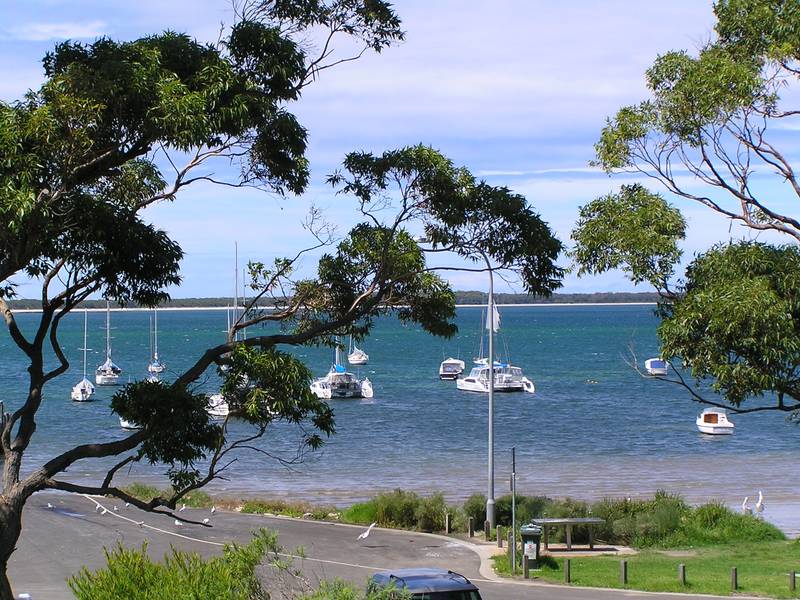 STUNNING BEACHFRONT LOCATION Picture 3