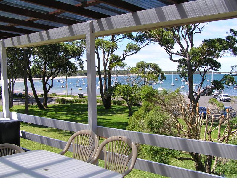 STUNNING BEACHFRONT LOCATION Picture 1