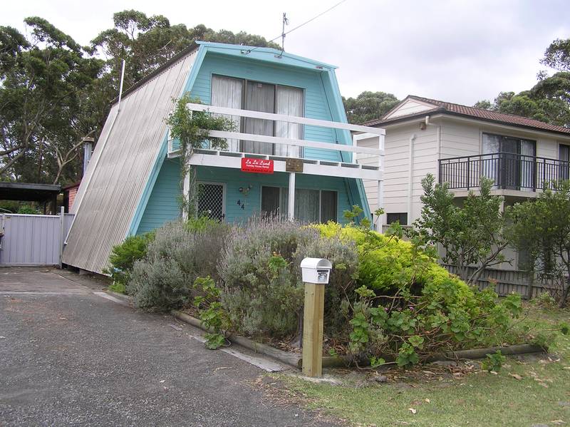 'A' frame home opposite the beach Picture 1