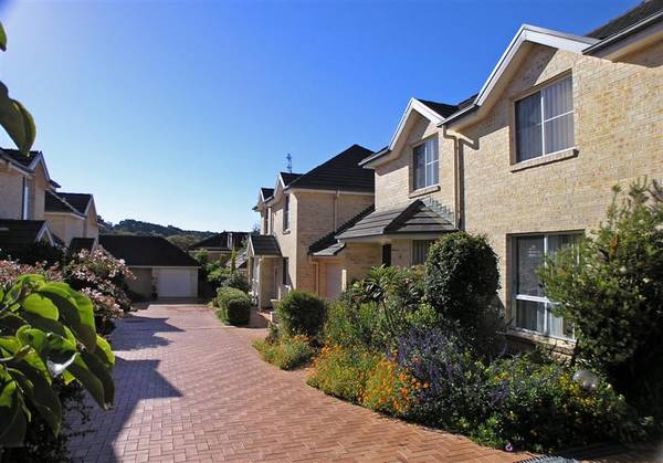 PRIVATE SINGLE LEVEL VILLA Picture 3