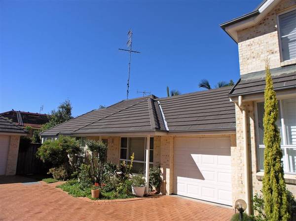 PRIVATE SINGLE LEVEL VILLA Picture 1