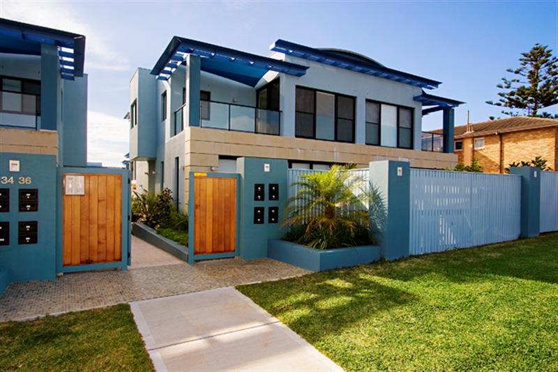 STUNNING TOWNHOUSE Picture 1