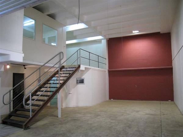 FUNCTIONAL INDUSTRIAL UNIT Picture 1