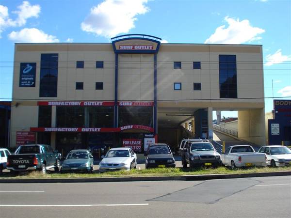 MODERN GROUND LEVEL INDUSTRIAL UNIT Picture 1