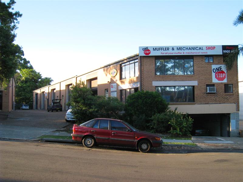 RENOVATED INDUSTRIAL UNIT Picture 1