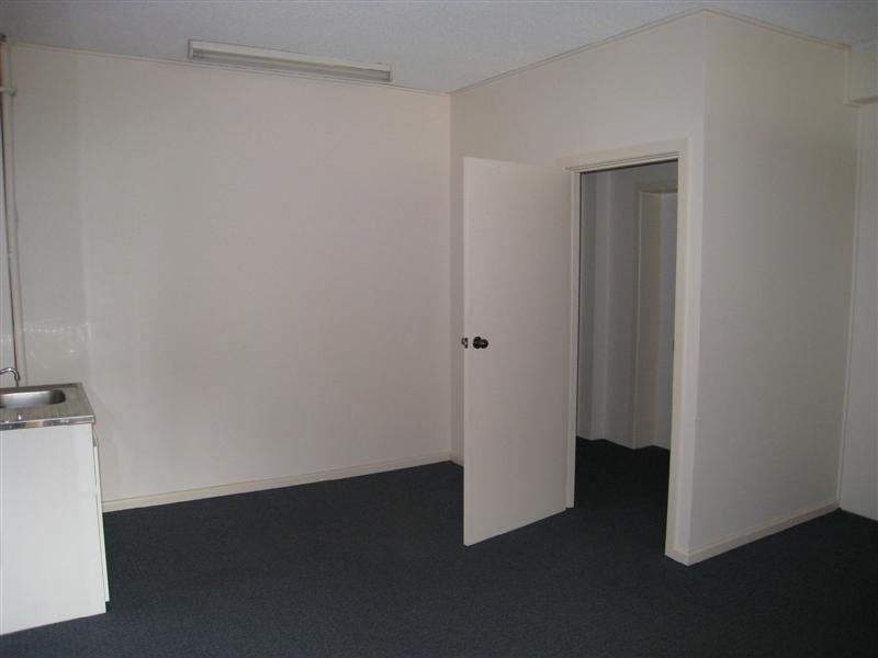 SUNNY NORTH FACING OFFICE SUITE Picture 2