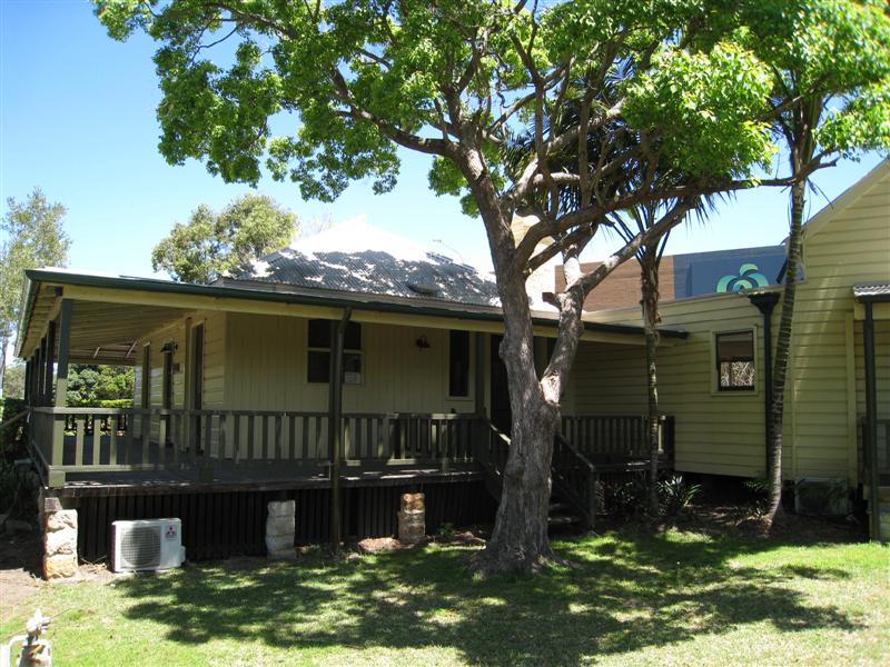 ADJOINING COTTAGES IN MONA VALE CENTRE Picture 2