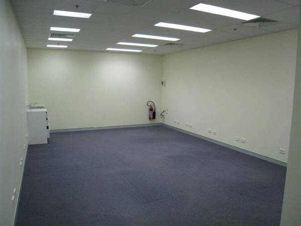 OFFICE IN PENINSULA PLAZA Picture 3