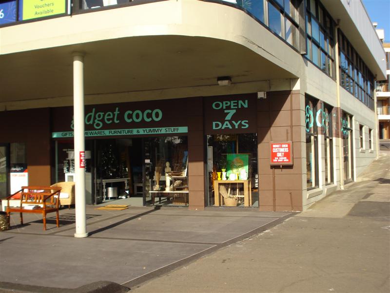 EXCEPTIONAL SHOWROOM RETAIL LOCATION Picture 2