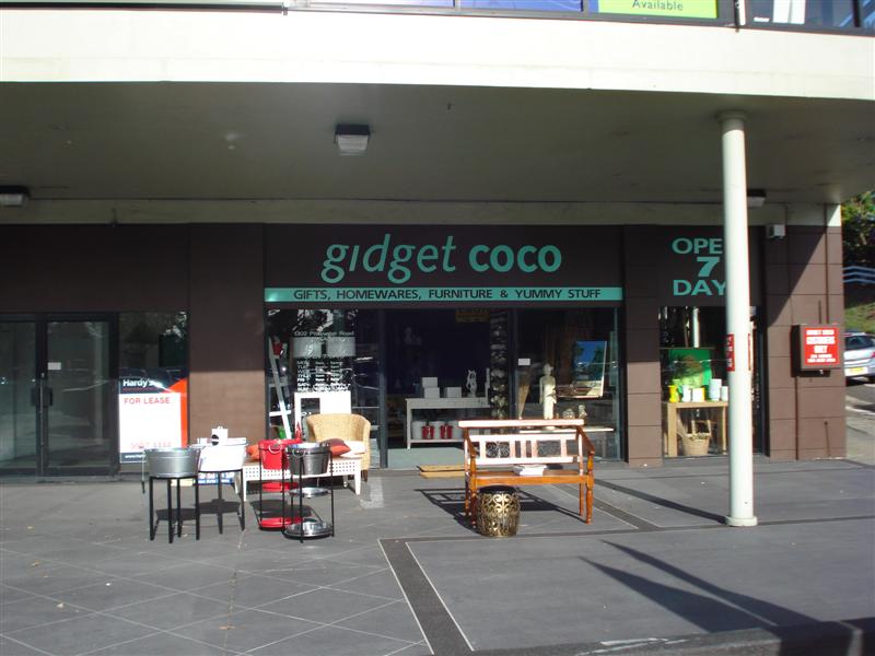 EXCEPTIONAL SHOWROOM RETAIL LOCATION Picture 3