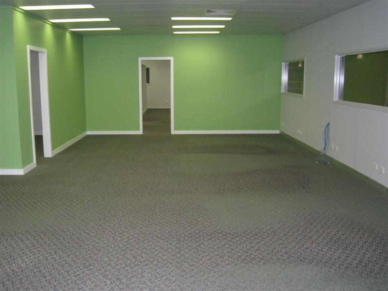 LARGE FUNCTIONAL INDUSTRIAL UNIT Picture 3