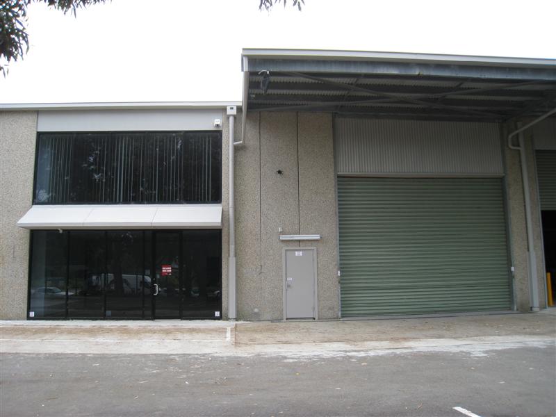 LARGE FUNCTIONAL INDUSTRIAL UNIT Picture 2