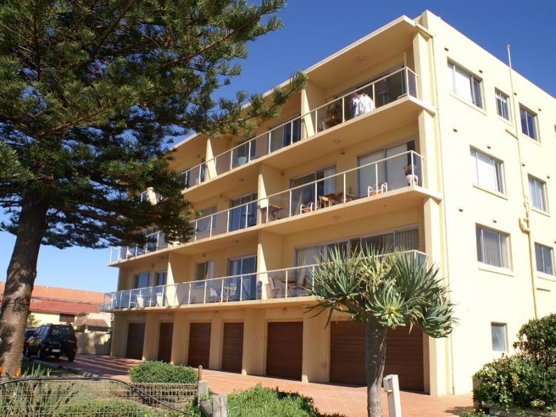 Perfect Beachside Location Picture 1