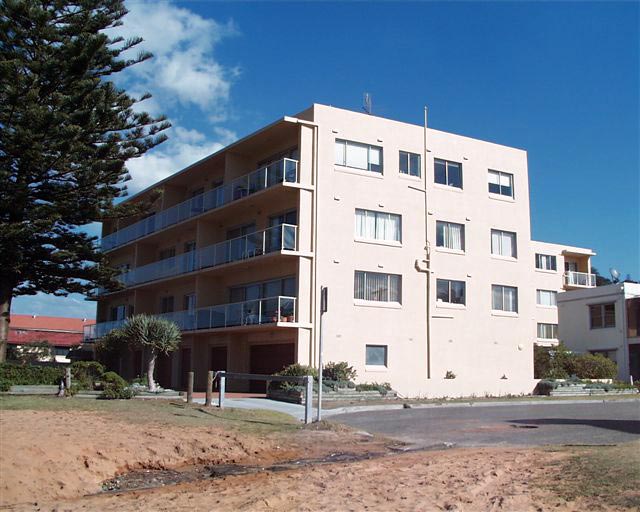 Perfect Beachside Location Picture 3