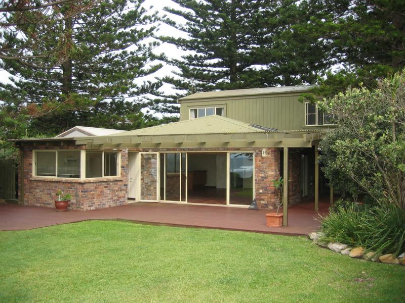 Absolute Beachfront Home Picture 1