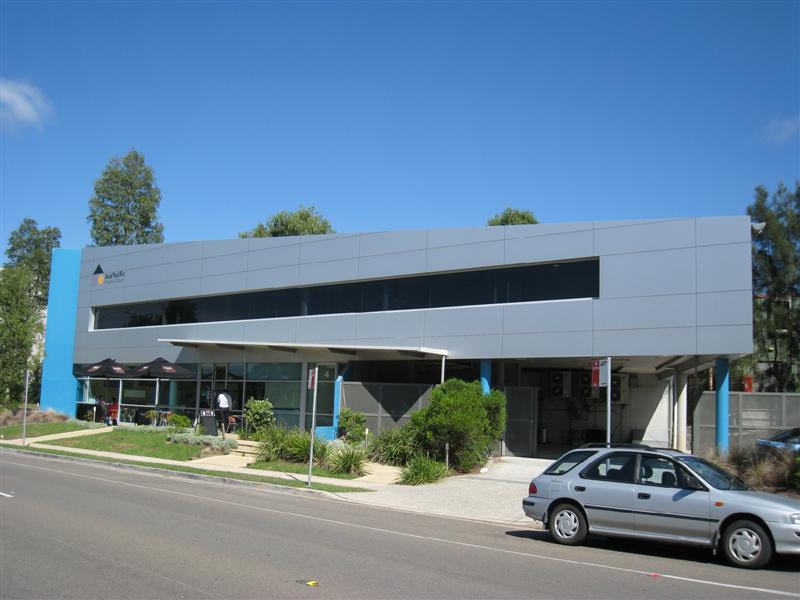 FULLY FURNISHED COMMERCIAL OFFICE Picture 1