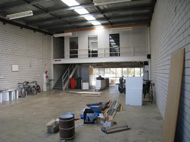 AVAILABLE NOW! FUNCTIONAL INDUSTRIAL UNIT Picture 1