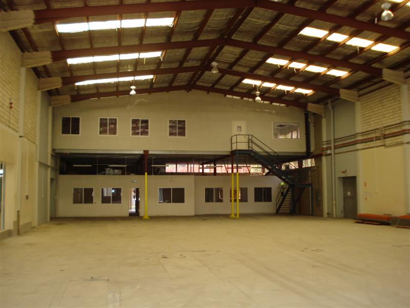 LARGE FUNCTIONAL OLDER STYLE WAREHOUSE Picture 2