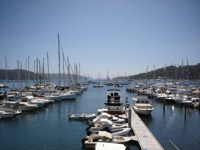 OFFICE SUITE IN QUALITY MARINA POSITION Picture 2