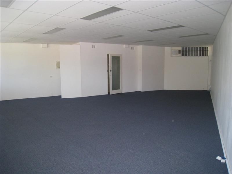 FIRST FLOOR OFFICE IN PROMINENT POSITION Picture 3
