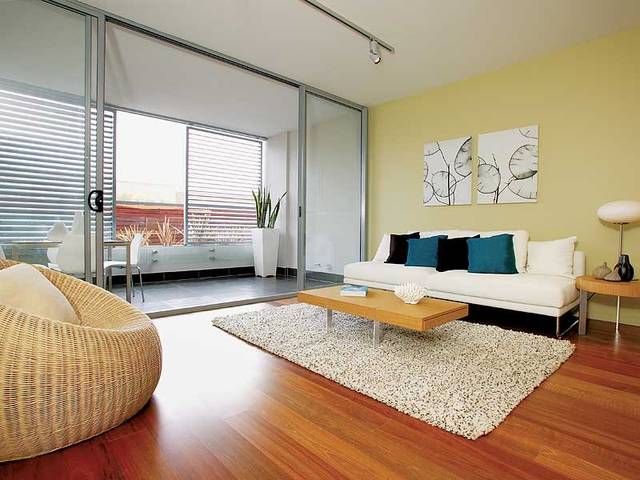 Life's Too Short To Live Anywhere Else! Picture 3