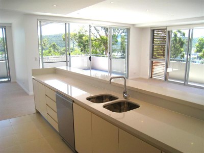 Dual Level Two Bedroom Apartment Picture