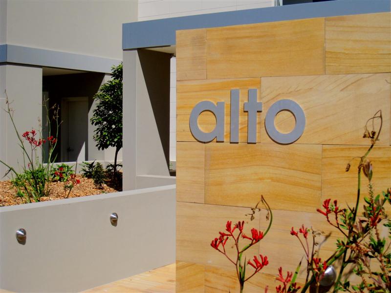 Downsize with-in walking distance to Mona Vale Village Picture 3