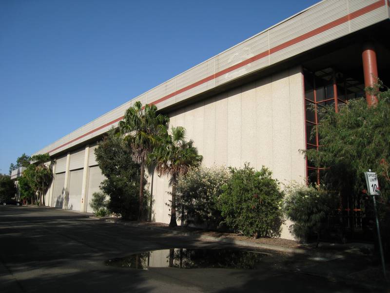 MAJOR WAREHOUSE FACILITY Picture 3