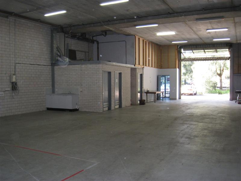 MODERN COMMERCIAL OFFICE WAREHOUSE Picture 3