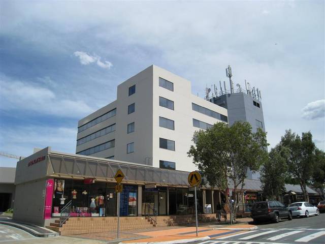 GROUND FLOOR RETAIL SHOP IN PENINSULA PLAZA Picture 1