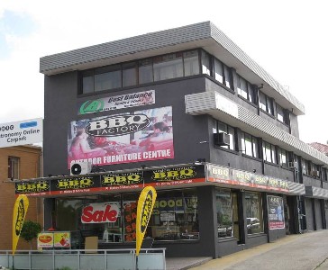 REFURBISHED OFFICE WITH GOOD EXPOSURE Picture