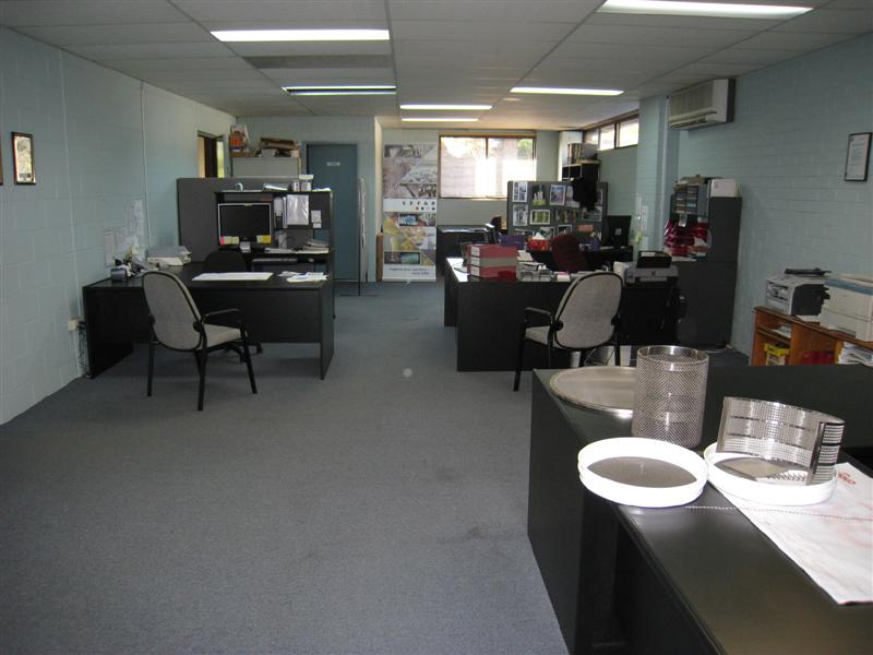 FUNCTIONAL FREESTANDING INDUSTRIAL BUILDING Picture 3