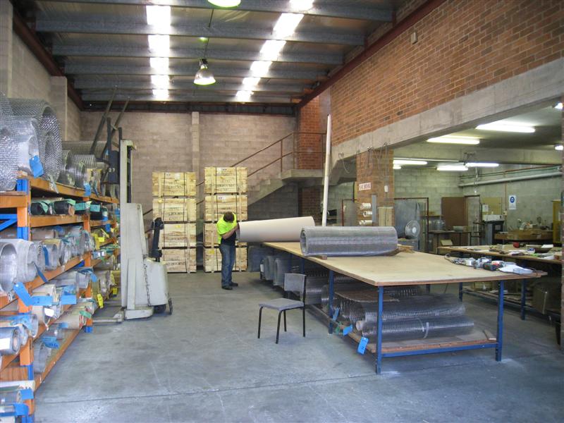 FUNCTIONAL FREESTANDING INDUSTRIAL BUILDING Picture 2