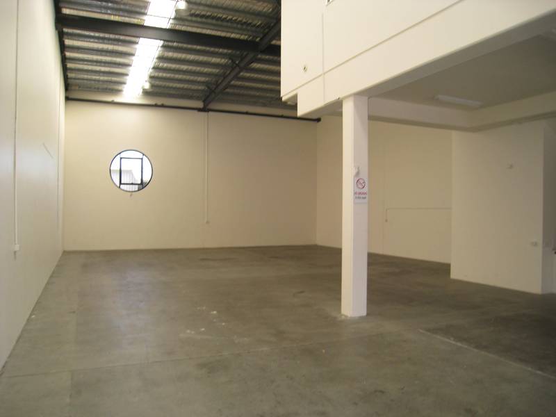 SUPERB INDUSTRIAL UNIT WITH VIEWS AND GREAT NATURAL LIGHT Picture 2